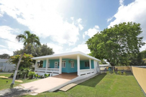 Casa Lula Beach Retreat - Fenced backyard